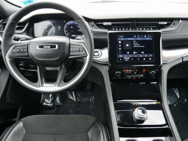 Used 2023 Jeep Grand Cherokee Altitude image 16