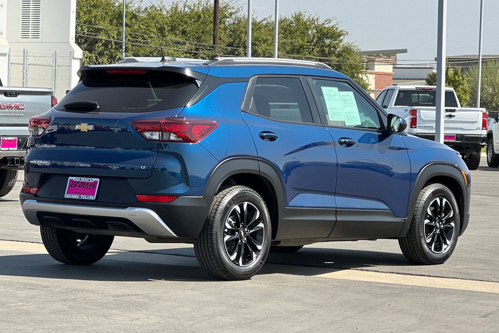 Used 2021 Chevrolet TrailBlazer LT w/ Convenience Package FWD image 4