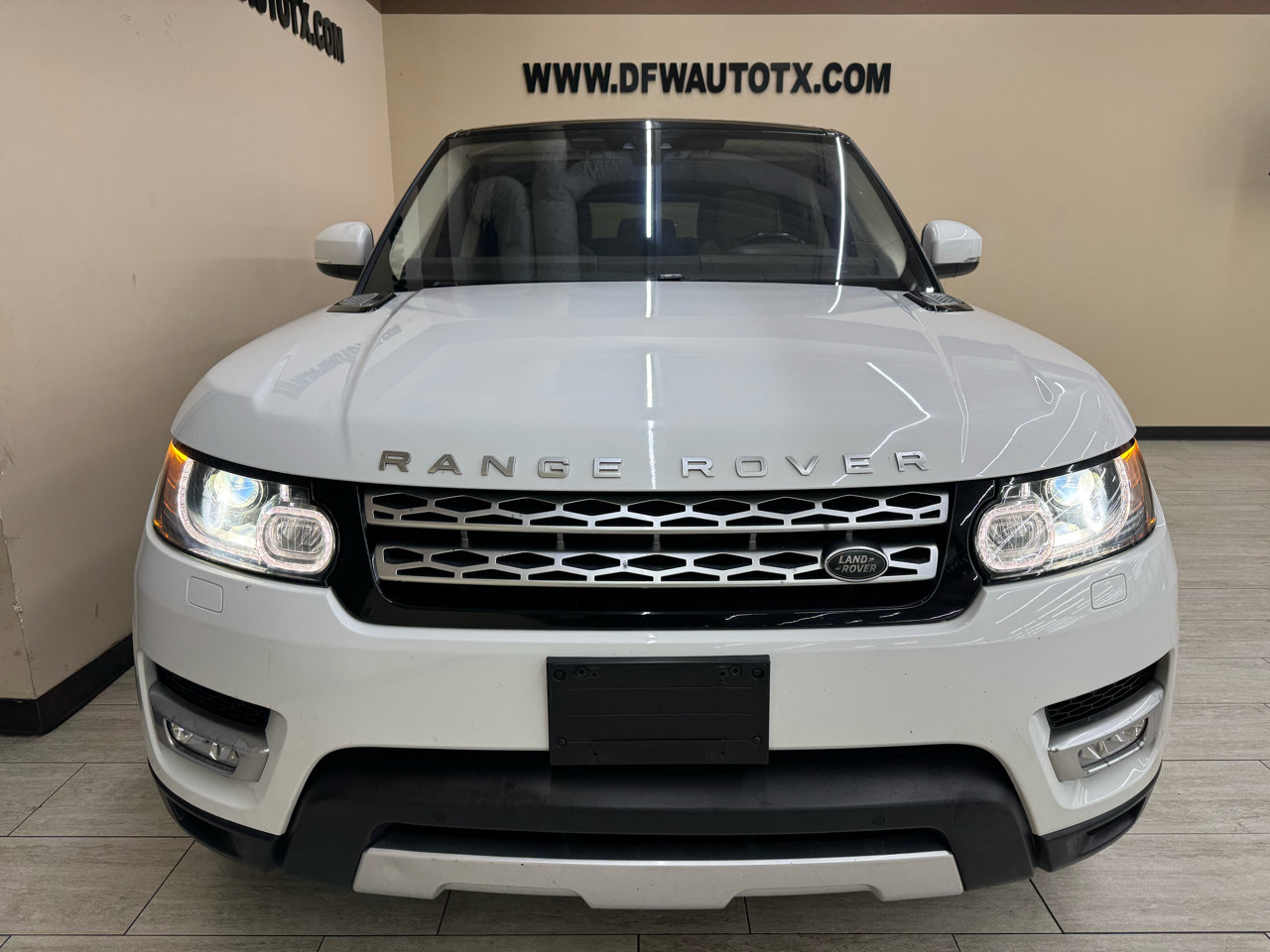 Used 2017 Land Rover Range Rover Sport HSE image 3