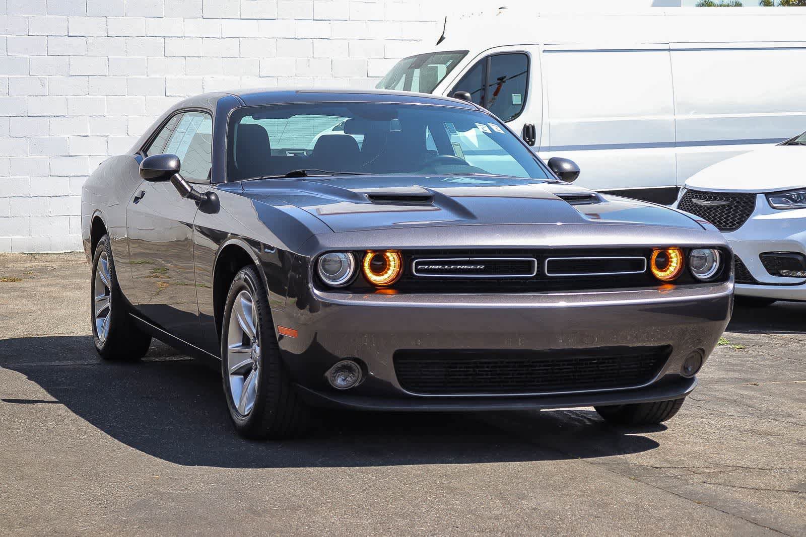 Used 2022 Dodge Challenger SXT RWD image 3