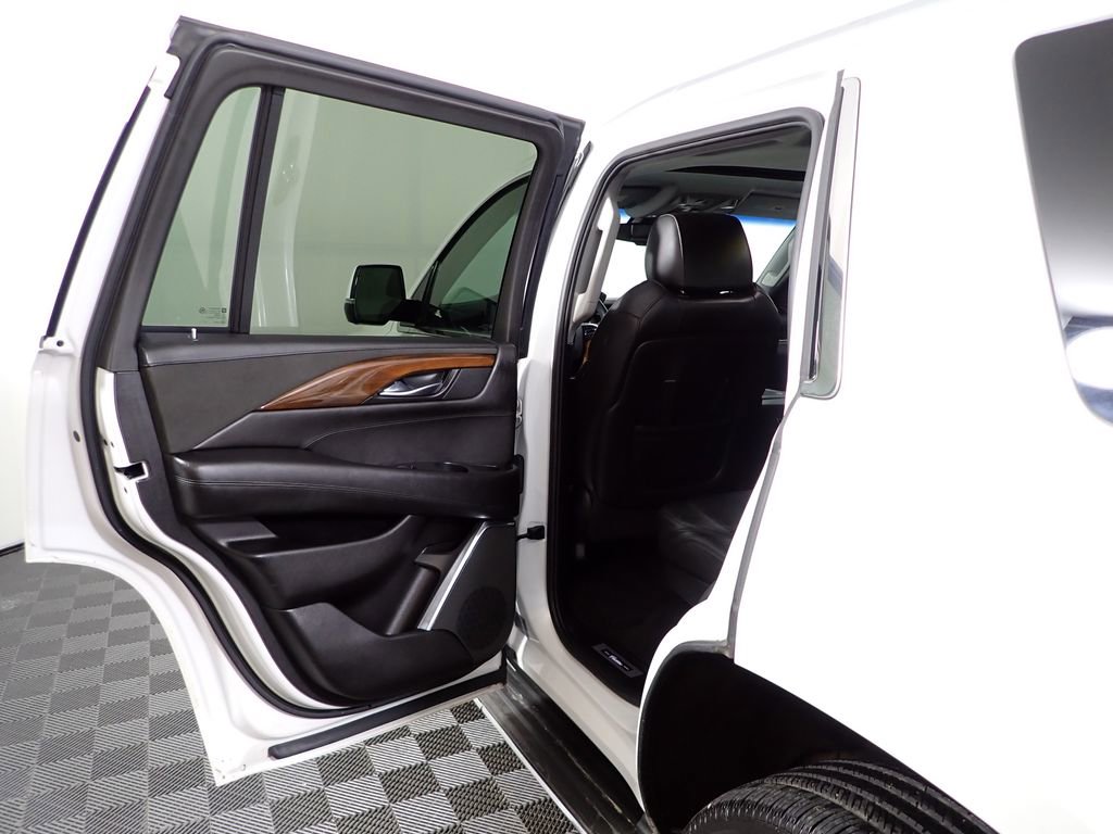 Used 2016 Cadillac Escalade Luxury image 33