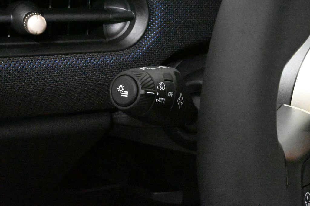 Used 2025 MINI Cooper 2-Door Hardtop image 28