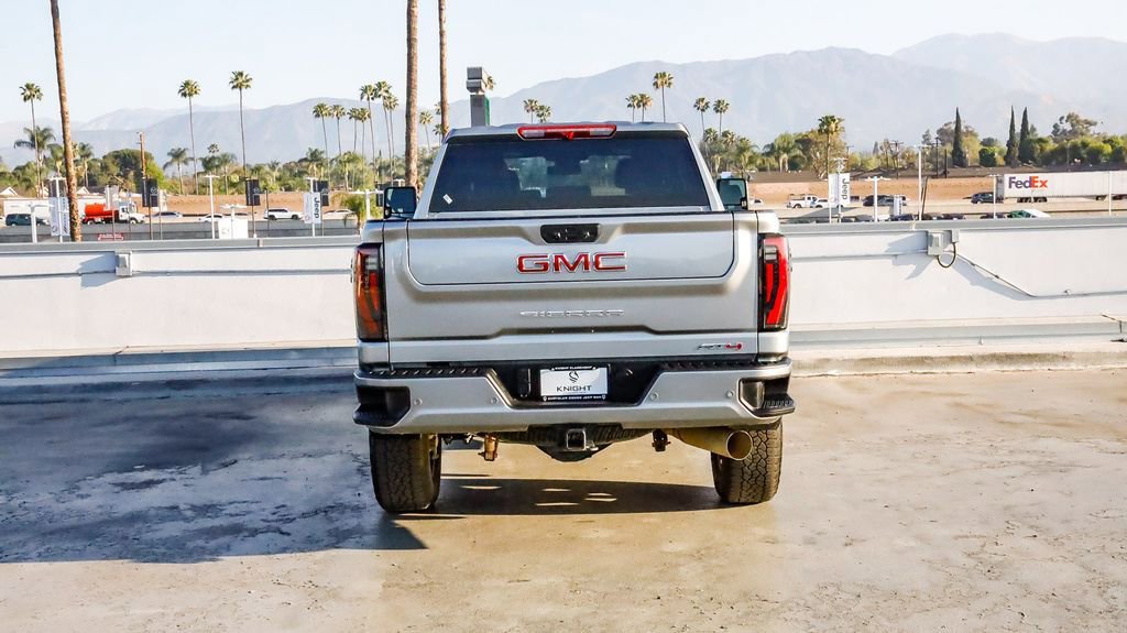 Used 2025 GMC Sierra 2500 AT4 image 8