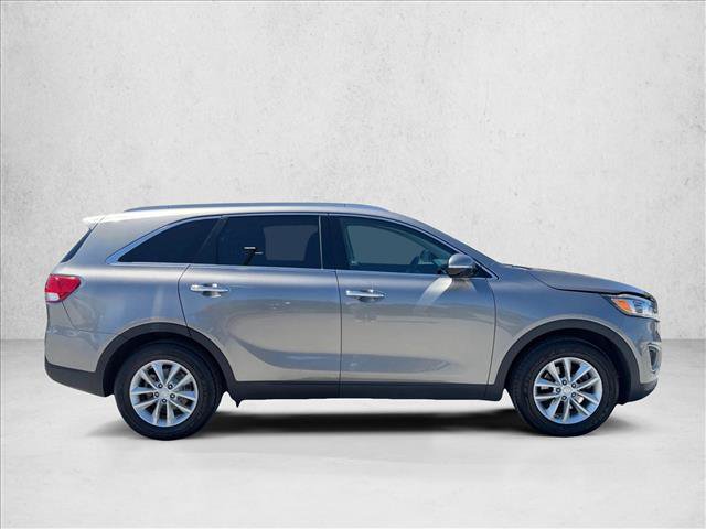 Used 2017 Kia Sorento FWD w/ LX Convenience Package image 4