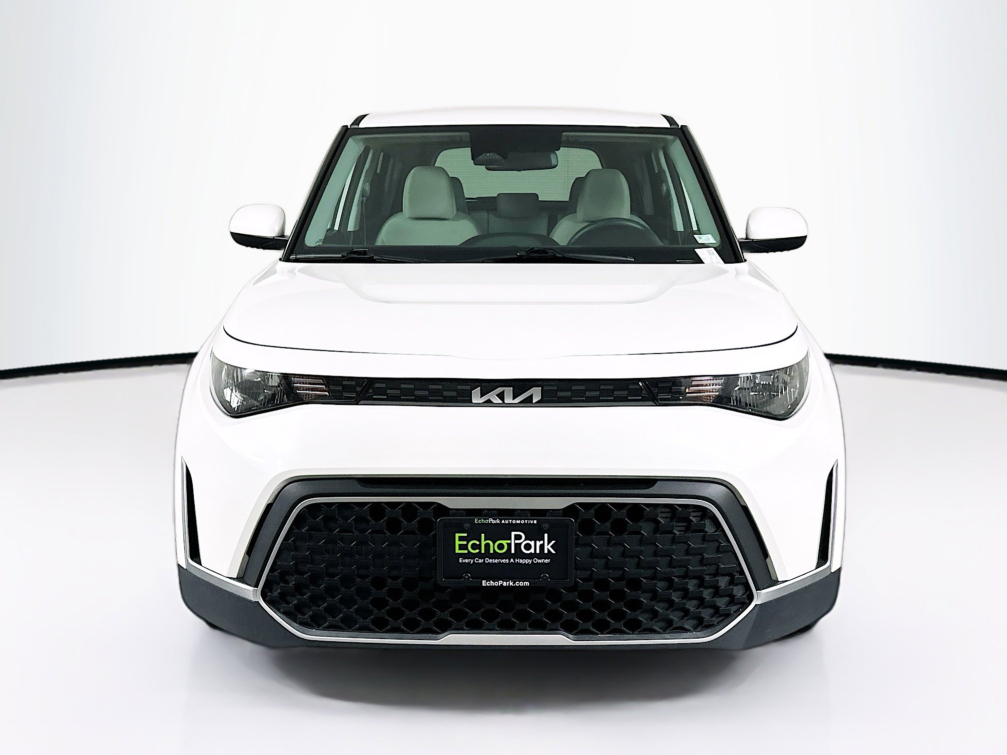 Used 2025 Kia Soul LX w/ LX Technology Package FWD image 2