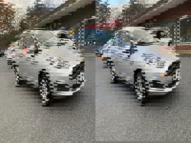 Used 2019 Ford Fiesta SE image 3