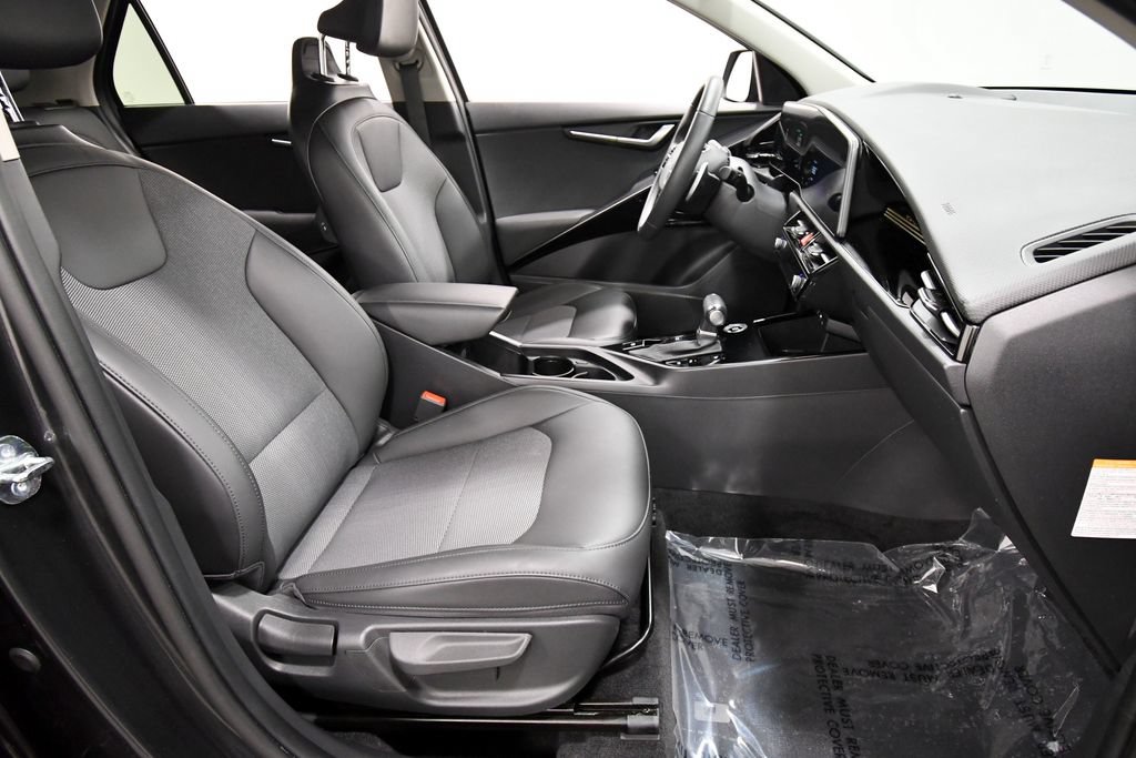 Certified 2025 Kia Niro EX FWD image 18