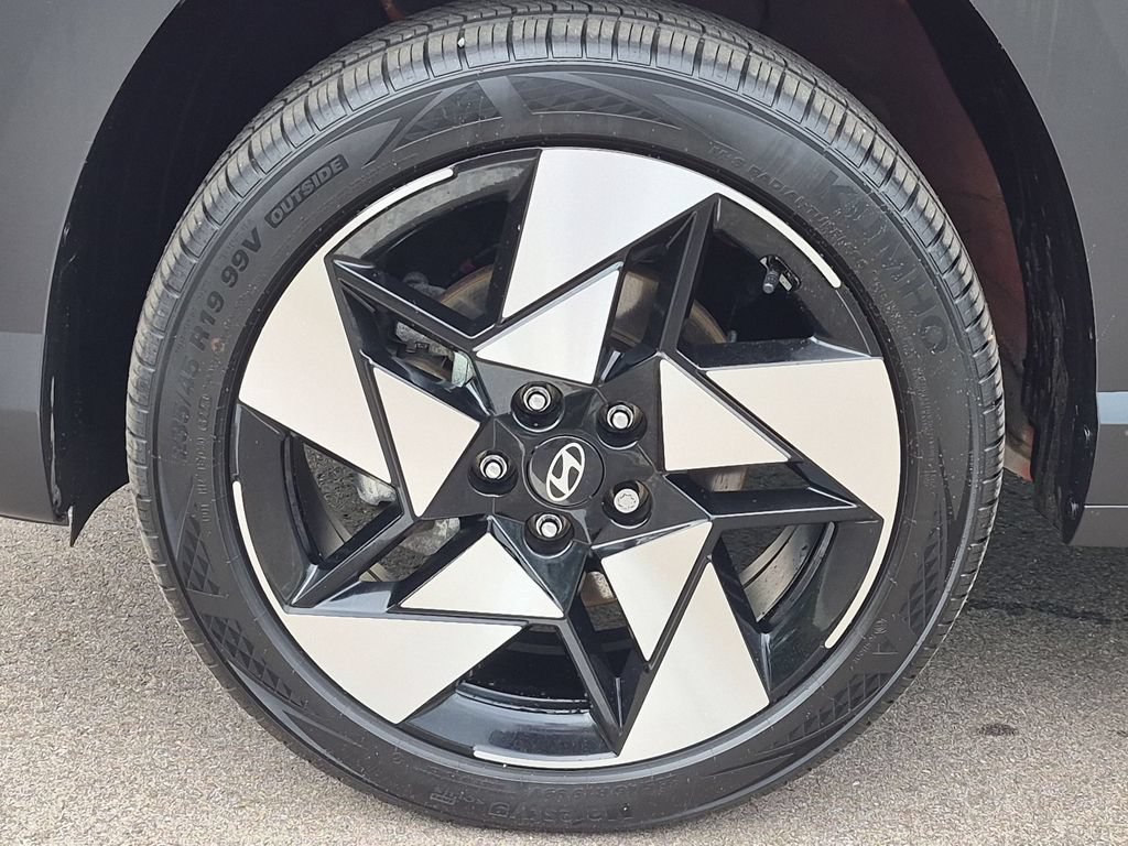 Certified 2024 Hyundai Kona Limited AWD/4WD image 10