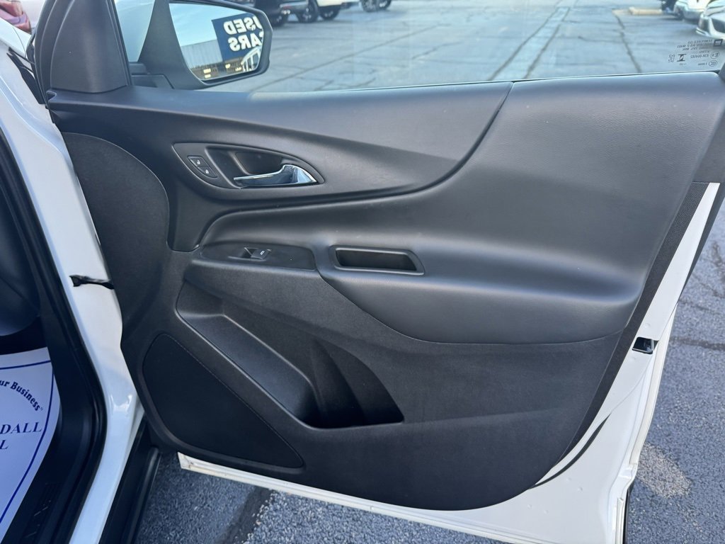 Used 2023 Chevrolet Equinox LT image 32