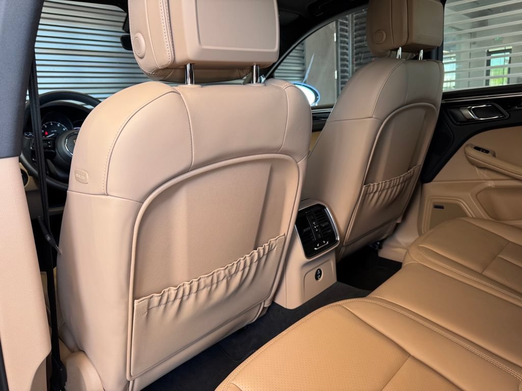 Certified 2026 Porsche Macan AWD/4WD image 37