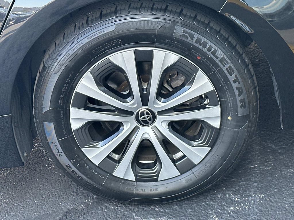 Used 2022 Toyota Corolla LE w/ Premium Interior Package FWD image 35