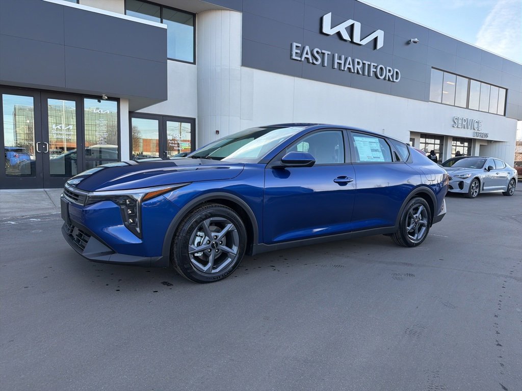 New 2025 Kia K4 LXS image 1