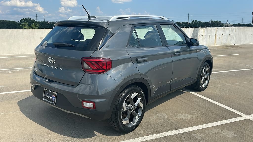 Used 2025 Hyundai Venue SEL FWD image 13