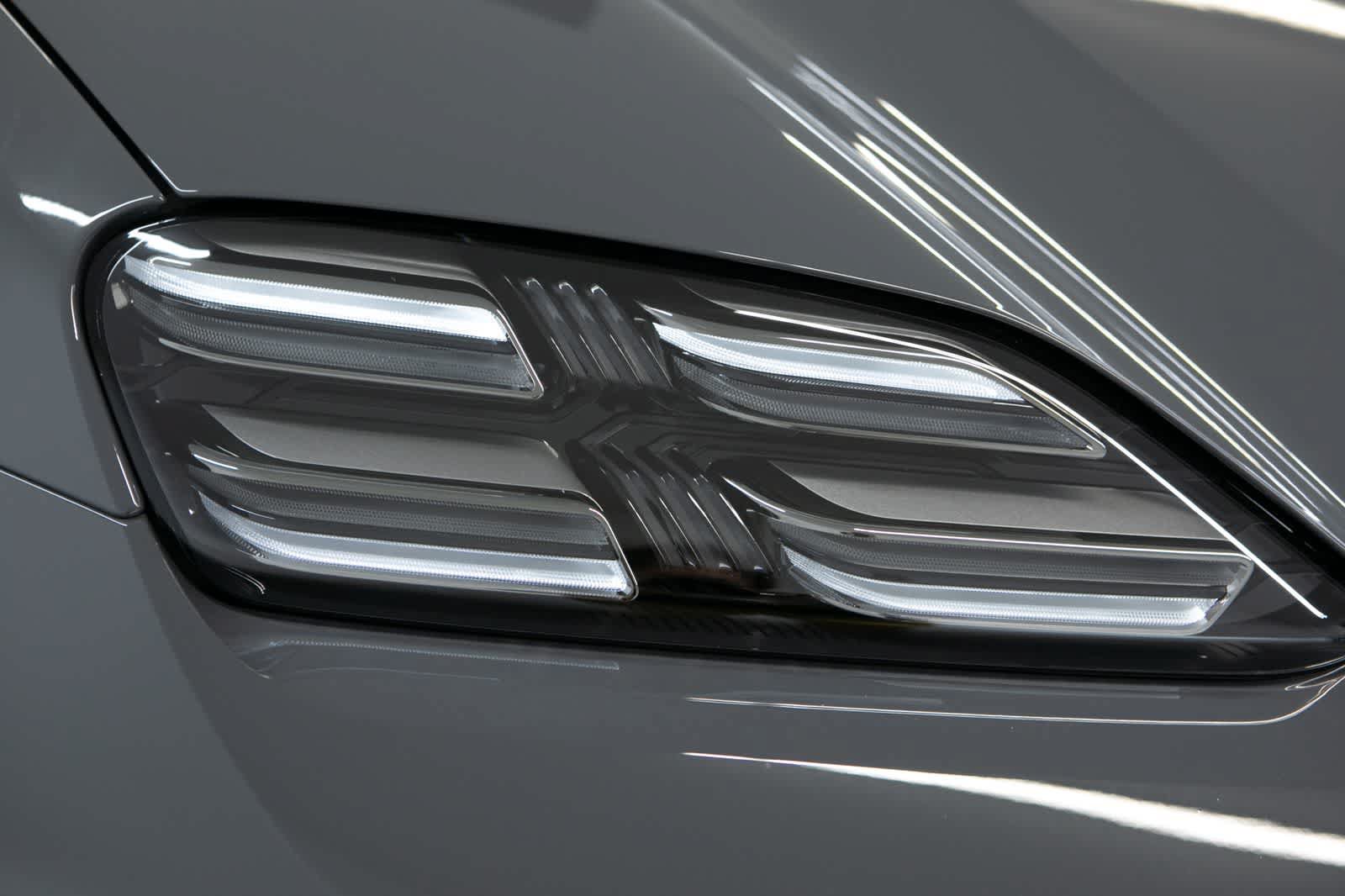 New 2026 Porsche Macan Turbo Electric AWD/4WD image 16