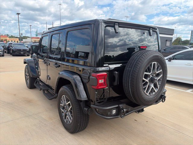 Used 2024 Jeep Wrangler Unlimited Sahara w/ Technology Group AWD/4WD image 4