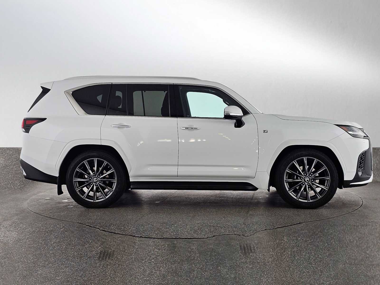 Used 2023 Lexus LX 600 F Sport w/ Accessory Package (Z1) image 2