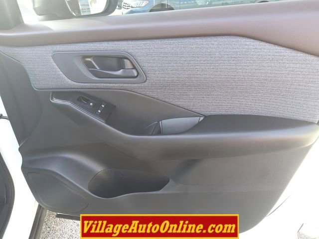 Used 2023 Nissan Rogue S AWD/4WD image 30