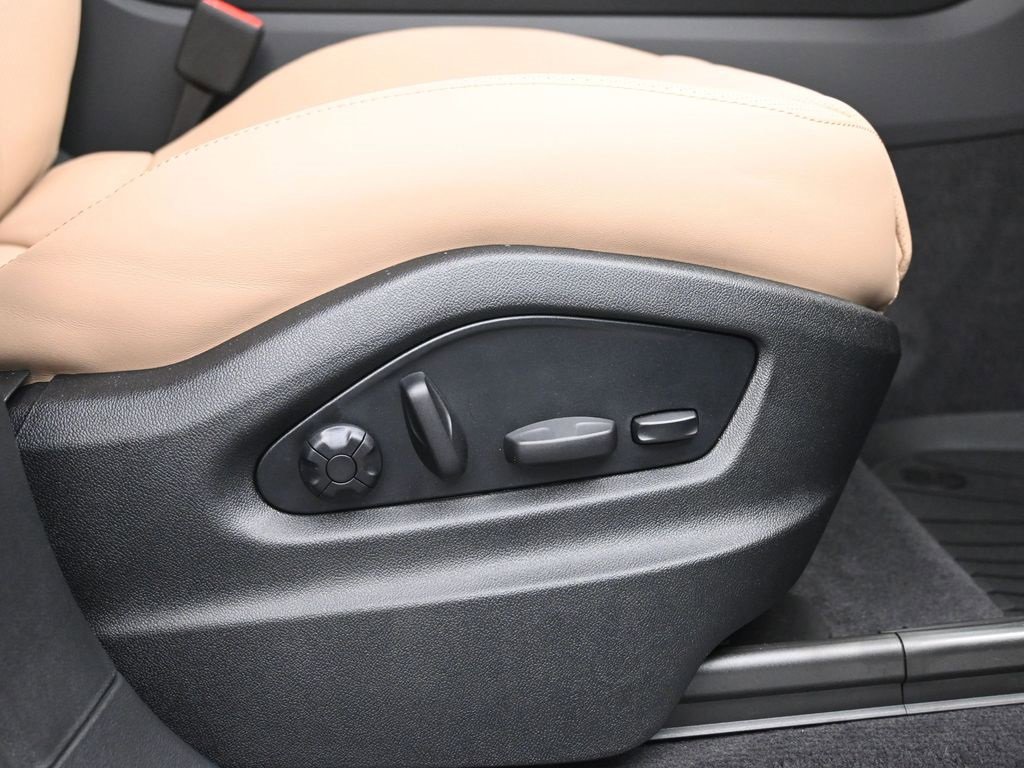 New 2025 Porsche Cayenne Coupe image 13