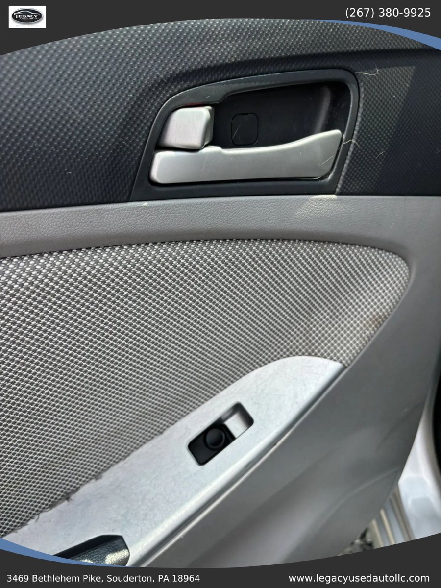 Used 2012 Hyundai Accent GLS FWD image 34