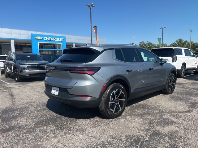 New 2026 Chevrolet Equinox EV LT image 3