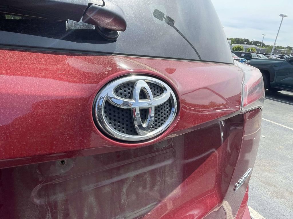Used 2018 Toyota RAV4 Limited image 21