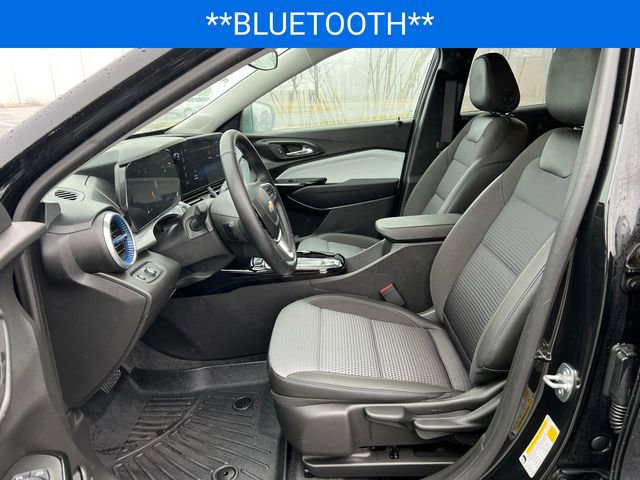 Used 2024 Chevrolet Trax LT w/ LT Convenience Package image 4