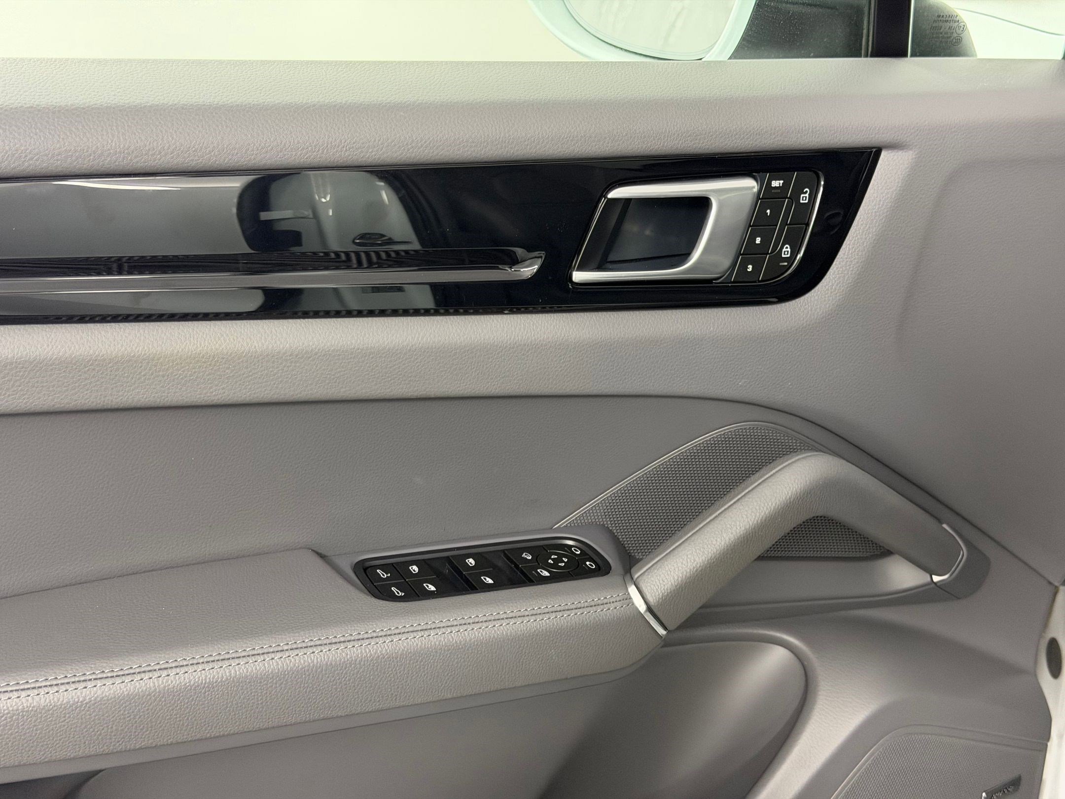 Certified 2023 Porsche Cayenne image 15