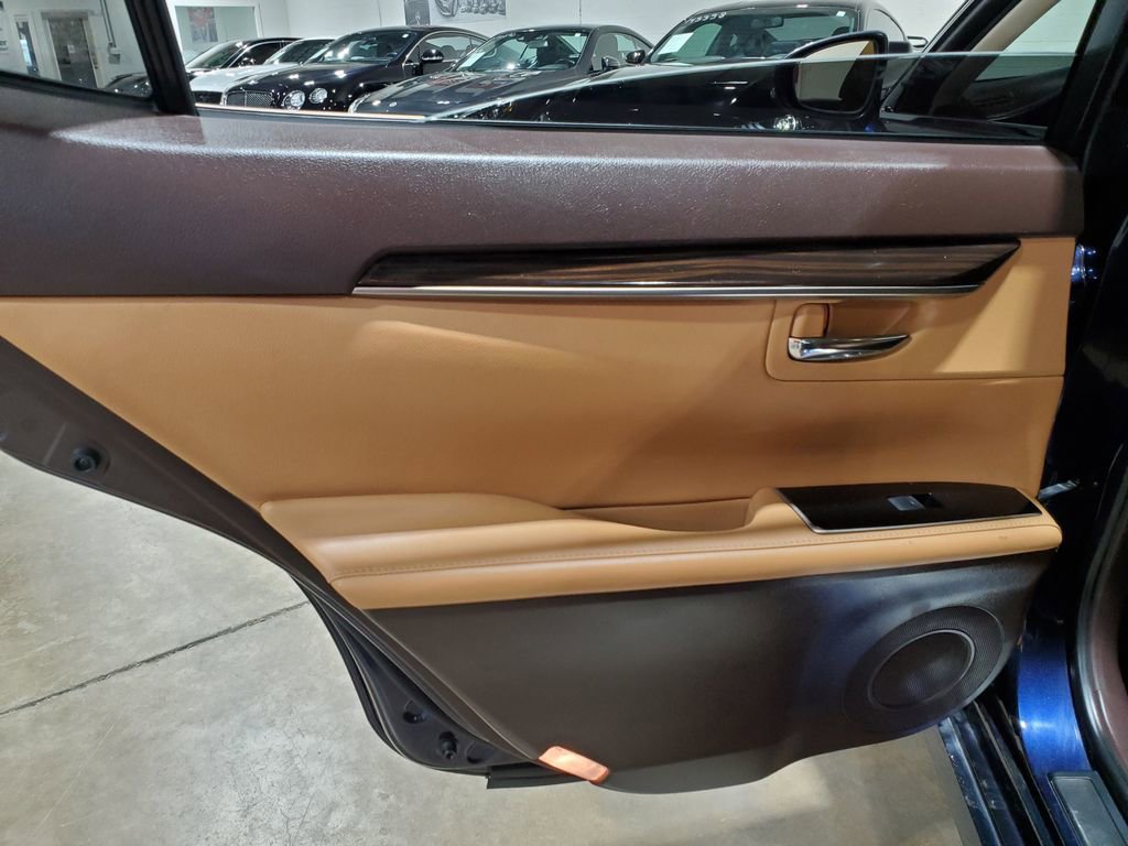 Used 2016 Lexus ES 350 w/ Luxury Package w/Wood Trim image 25