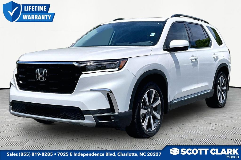 Used 2025 Honda Pilot Touring image 3