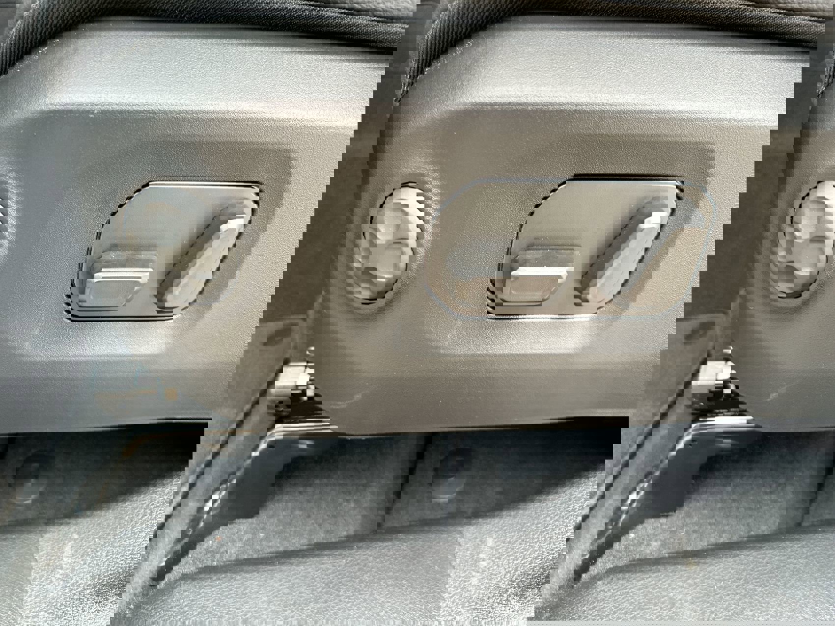 Used 2024 Jeep Wrangler Sahara w/ Technology Group image 12