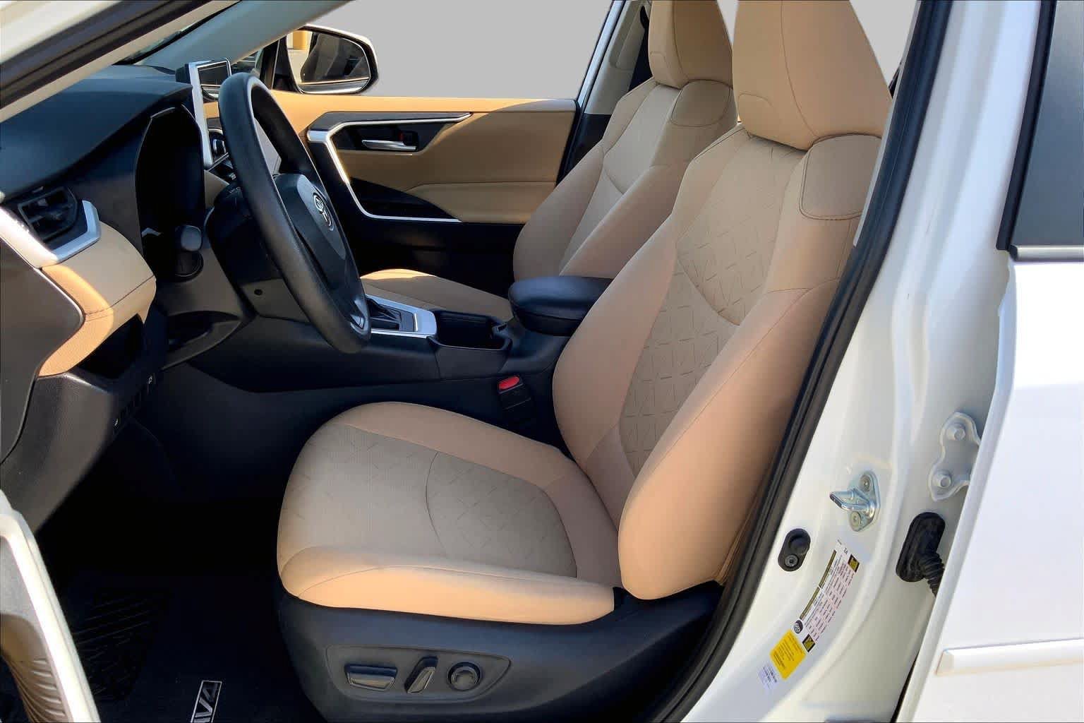 Used 2024 Toyota RAV4 XLE w/ Convenience Package FWD image 7