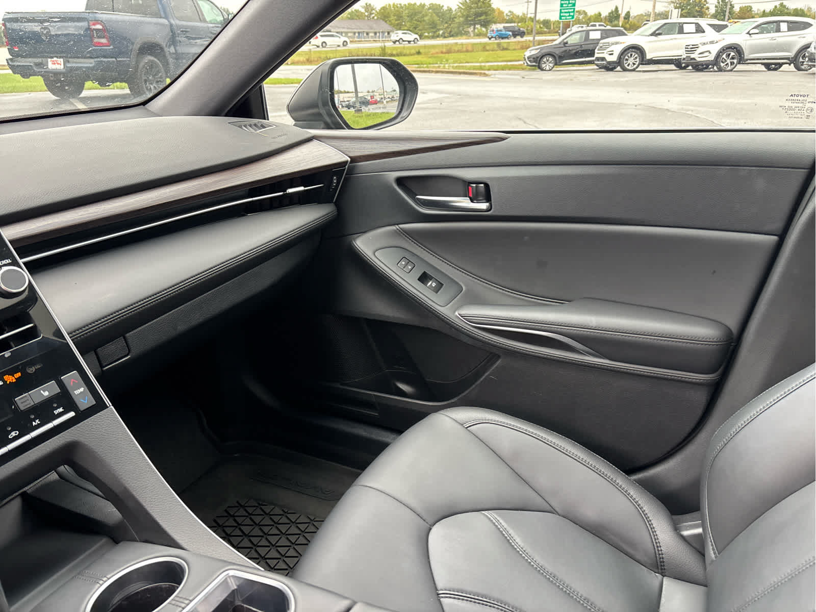 Used 2021 Toyota Avalon XLE w/ Moonroof Package FWD image 12