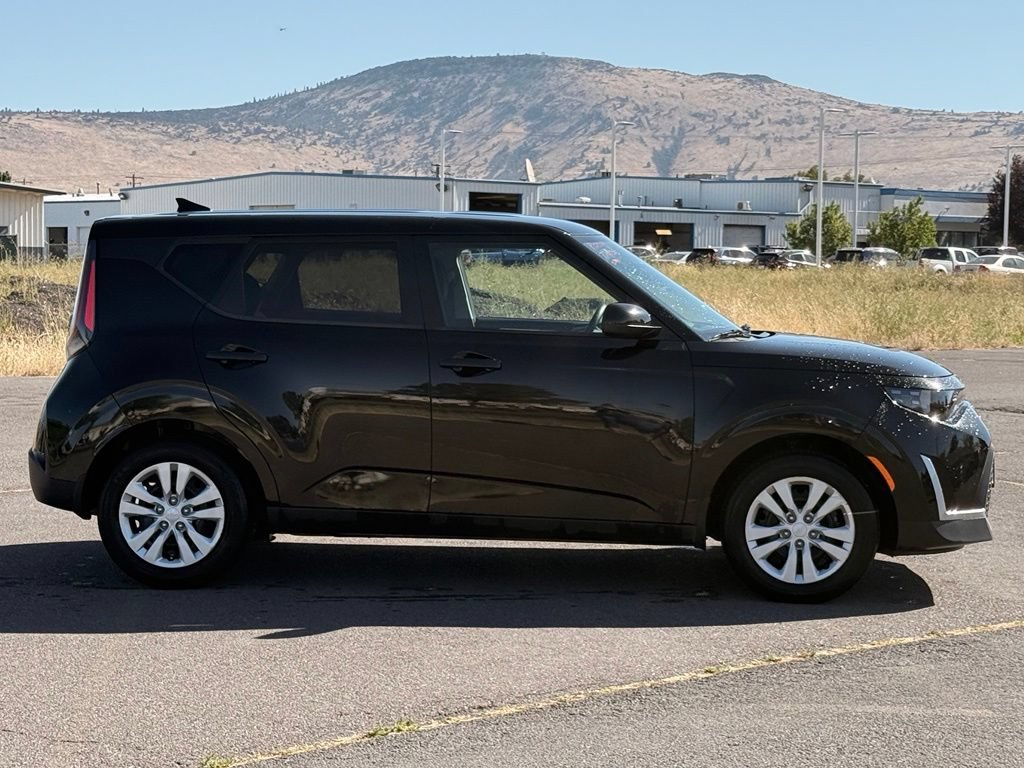 Used 2023 Kia Soul LX FWD image 7