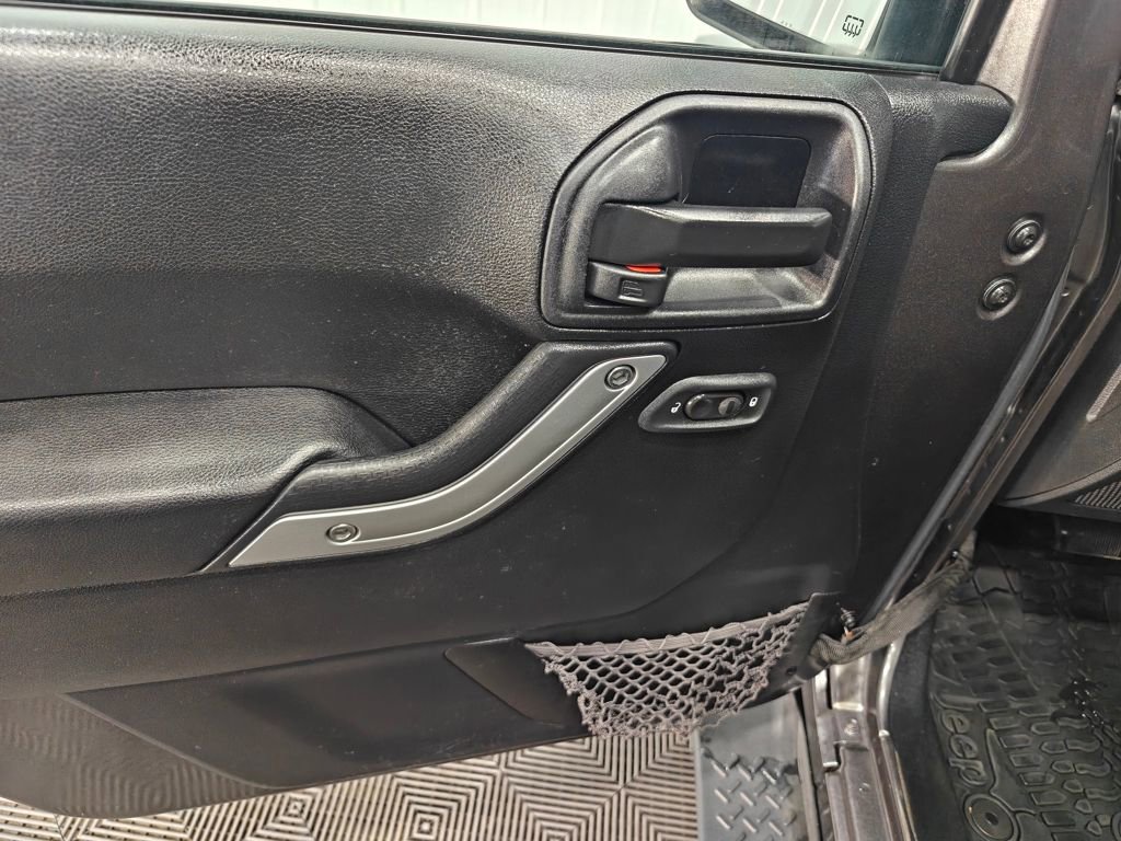 Used 2014 Jeep Wrangler Unlimited Sahara AWD/4WD image 27
