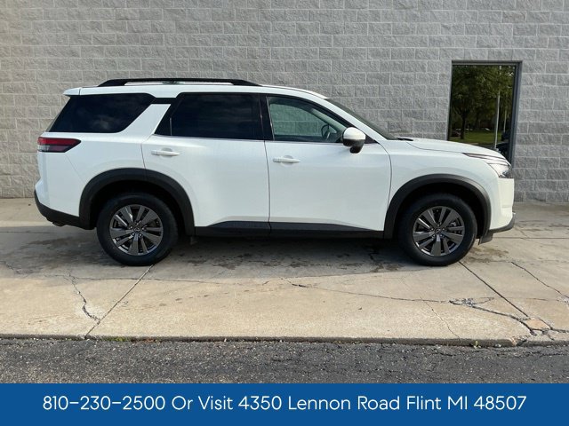 Used 2024 Nissan Pathfinder SV FWD image 4