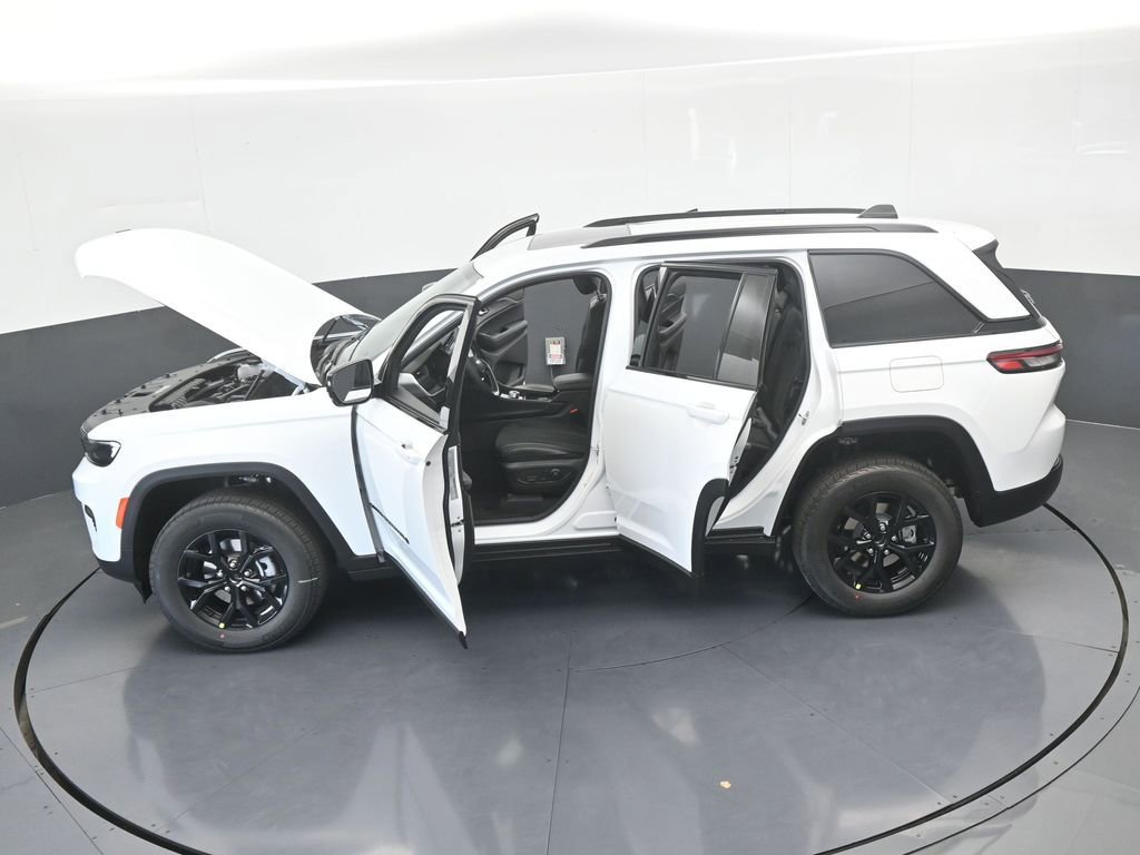 New 2025 Jeep Grand Cherokee Altitude image 60