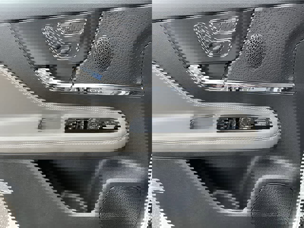 Used 2023 Lincoln Corsair Reserve w/ Equipment Group 201A image 32