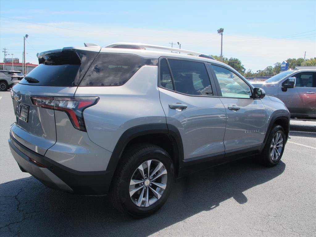 Used 2025 Chevrolet Equinox LT w/ Convenience Package II FWD image 3