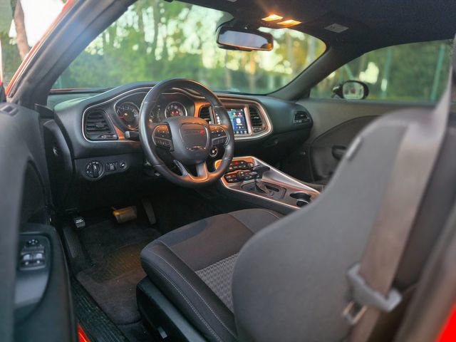 Used 2016 Dodge Challenger SXT w/ Driver Convenience Group RWD image 35