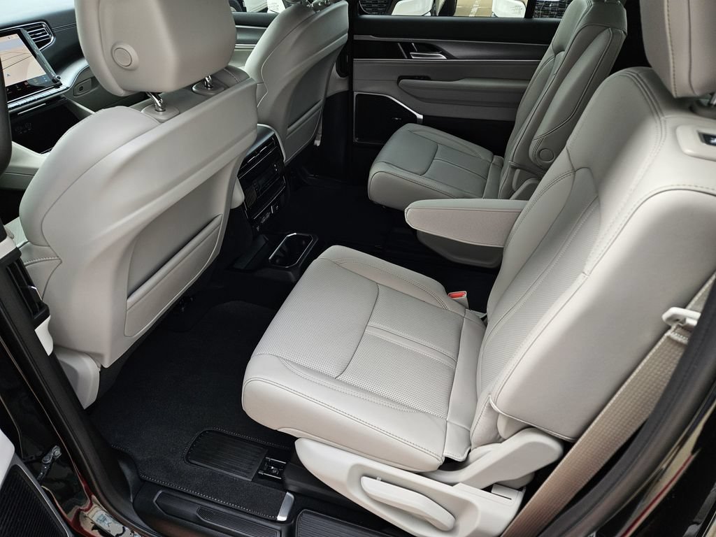 New 2026 Jeep Grand Wagoneer 2WD w/ Premium Group I image 12