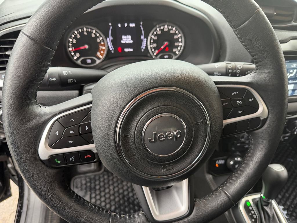 Certified 2020 Jeep Renegade Latitude w/ Cold Weather Group image 33