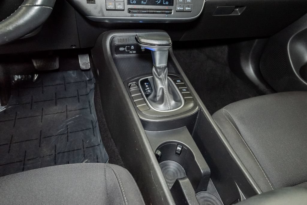 Used 2025 Hyundai Kona SEL FWD image 21