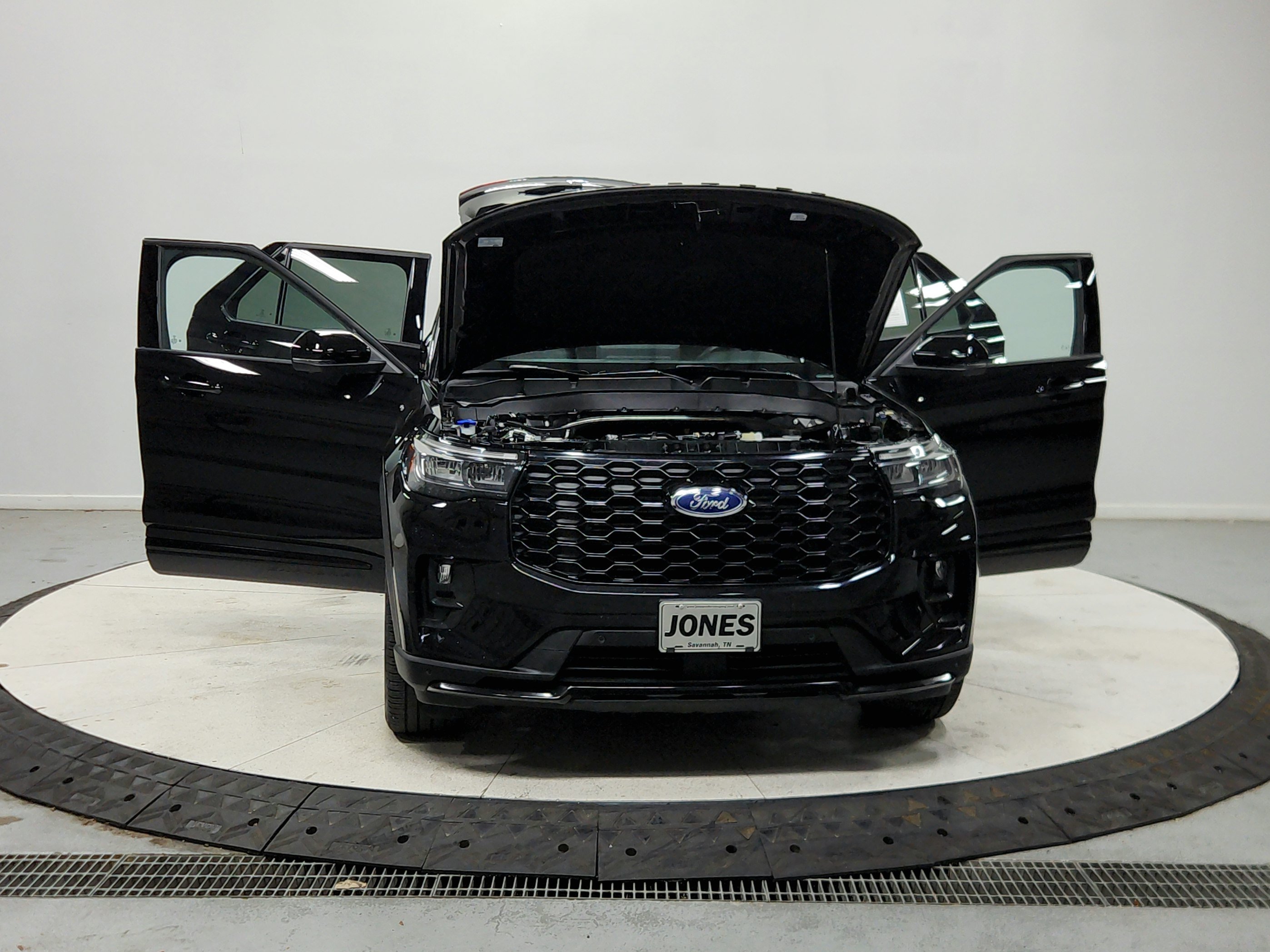 Used 2025 Ford Explorer ST-Line w/ ST-Line Street Pack AWD/4WD image 11