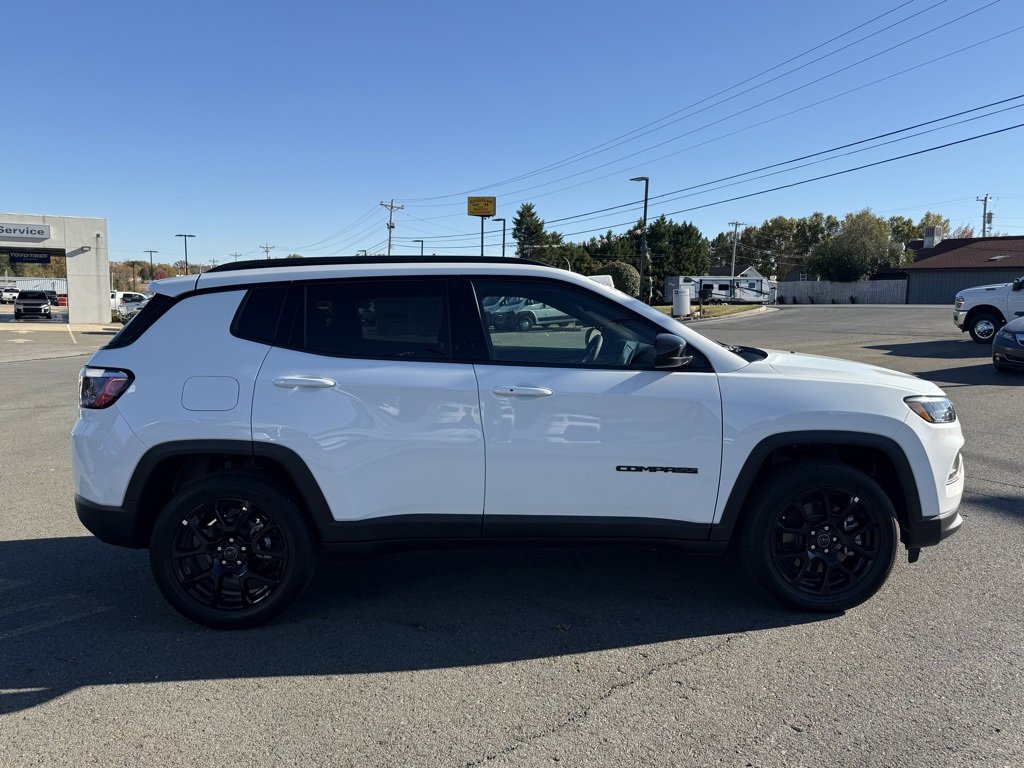 New 2026 Jeep Compass Latitude image 2