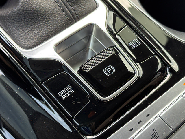 Used 2024 Kia Carnival EX FWD image 29