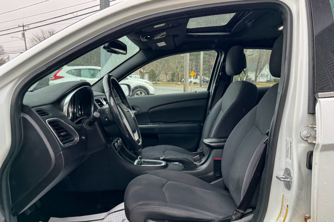 Used 2014 Chrysler 200 Touring w/ 200 S Group FWD image 17