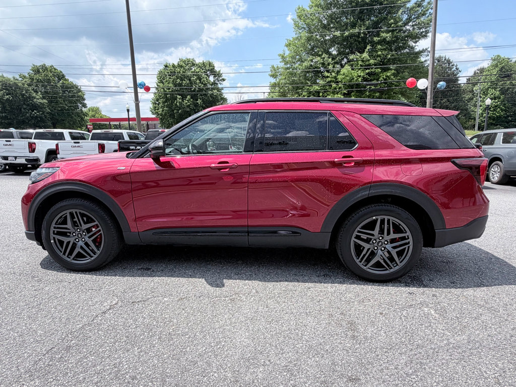 Used 2025 Ford Explorer ST-Line w/ ST-Line Street Pack AWD/4WD image 5