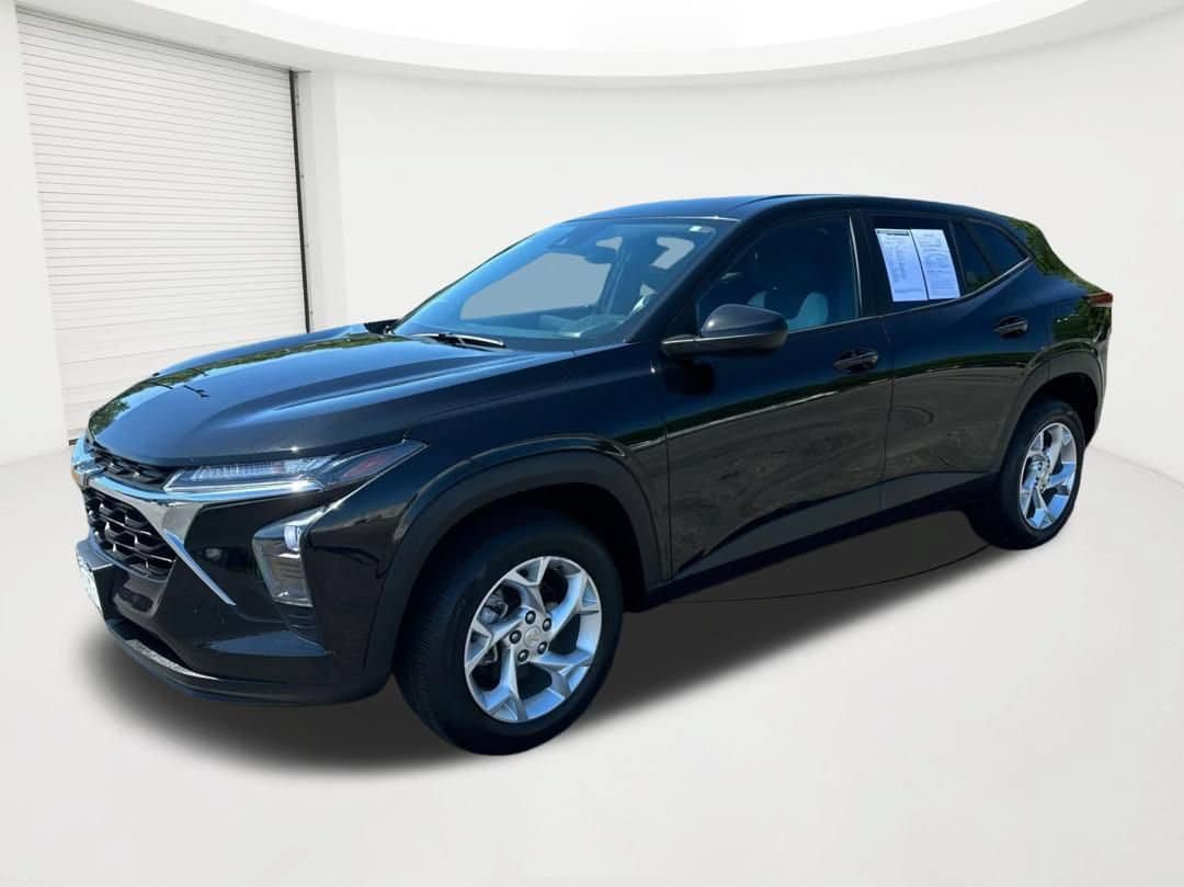 Used 2024 Chevrolet Trax LS w/ LS Convenience Package FWD video 1