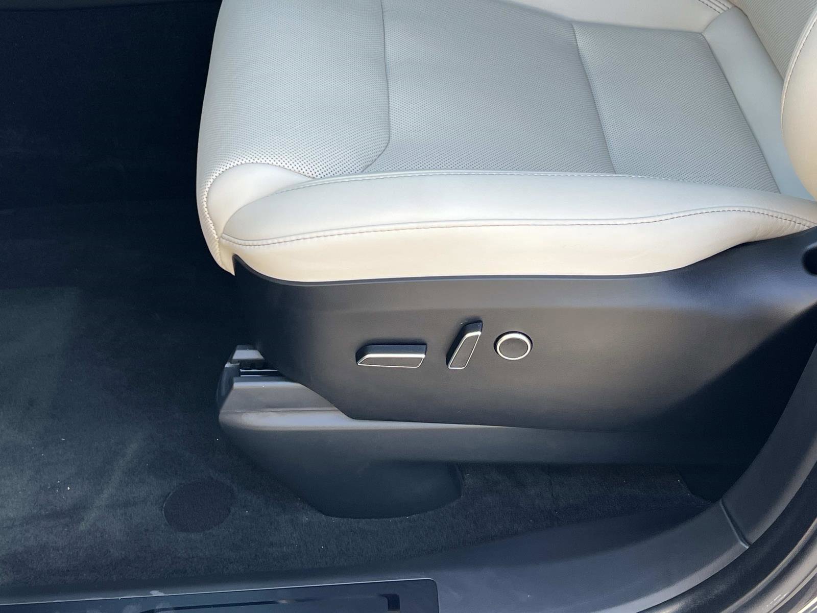 Used 2024 Tesla Model X AWD/4WD image 17