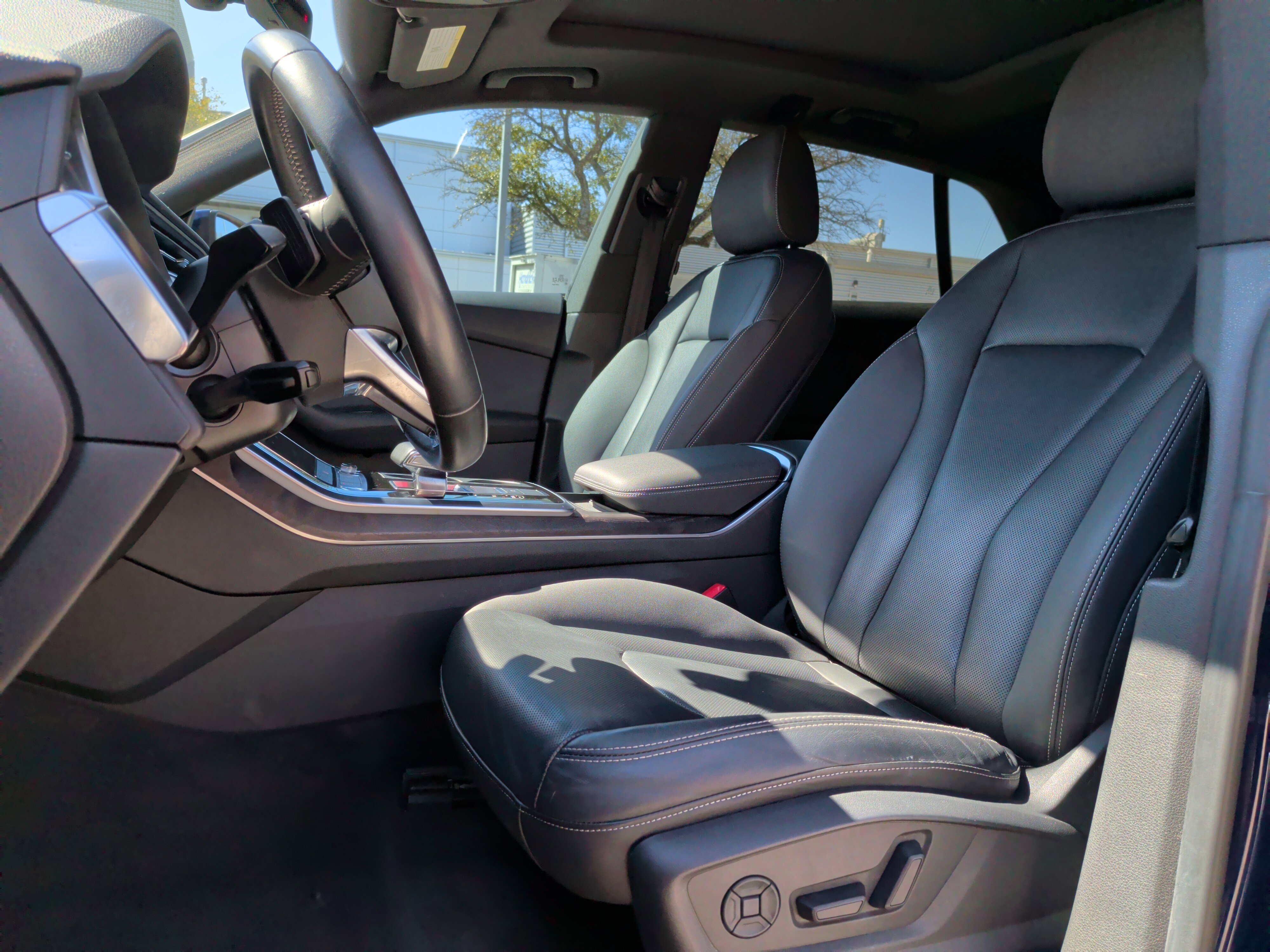 Used 2019 Audi Q8 Premium Plus w/ Premium Plus image 17